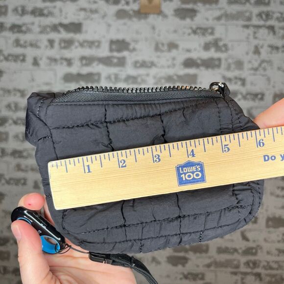 Puffer pouch | black quilted bag - Picture 2 of 8